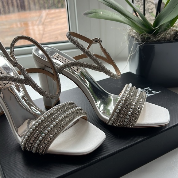 Badgley Mischka Kari Block Heel - Picture 13 of 16